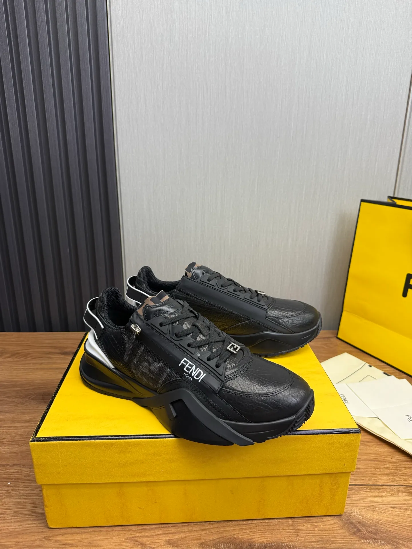Men's men's shoes 💰620💰 Fendi [Fendi] hot style is on the market 🔥Fashionable casual men's shoes 🔱 Made of original brand fly-knit fabric. Original cowhide + breathable mesh lining + sheepskin feet, perfect shape, top quality, you deserve it 🔜Original rubber outsole, ultra-light, non-slip and wear-resistant 👣 Standard size 38-44
